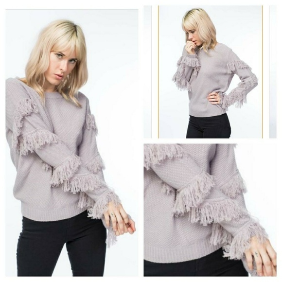 Sweaters - 1 left 🎀 GORGEOUS Sweater with fringe detail